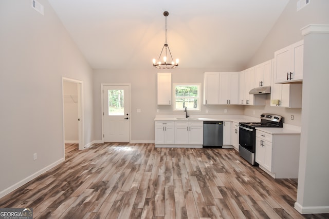 kitchen featuring white cabinetry, a chandelier, sink, appliances with stainless steel finishes, and light hardwood / wood-style floors