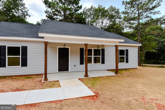 view of front of house featuring ceiling fan and a patio