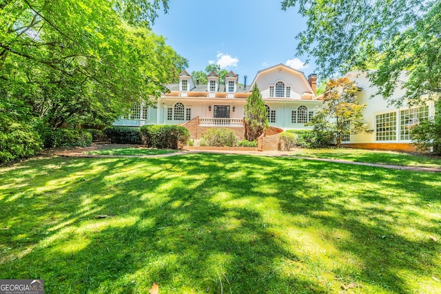 view of front of property with a front yard