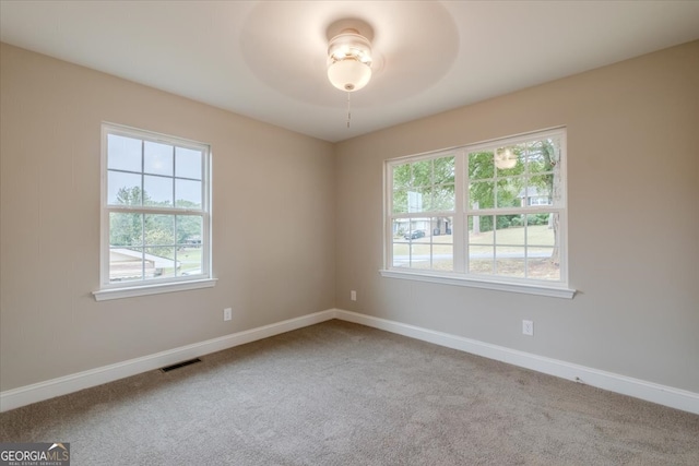 carpeted empty room featuring ceiling fan