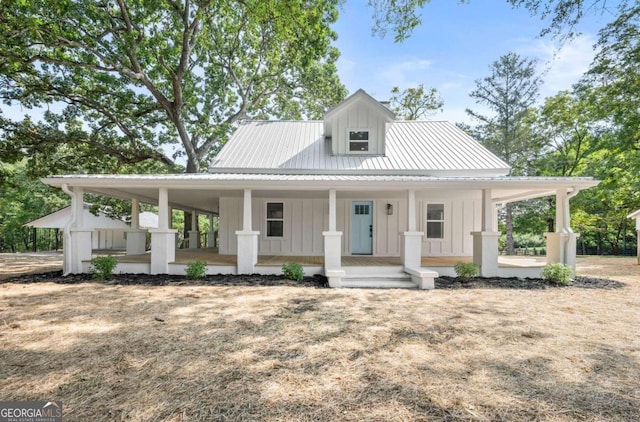 view of front facade featuring covered porch