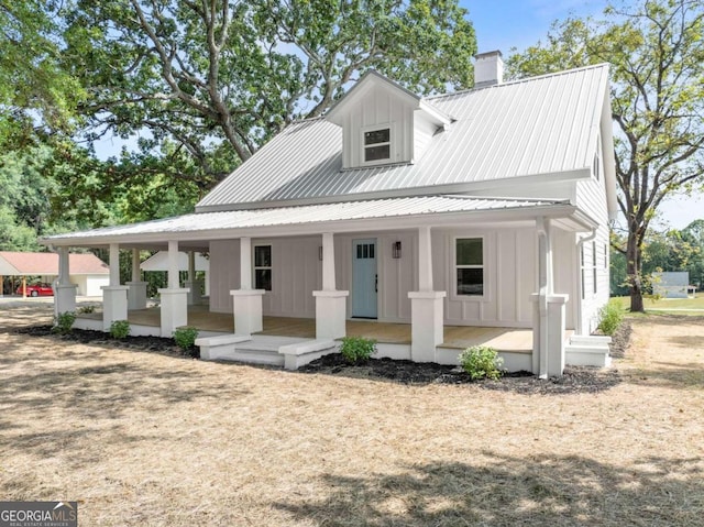 view of front of house featuring a porch