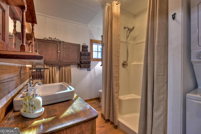 bathroom with hardwood / wood-style flooring, sink, toilet, and a shower with curtain