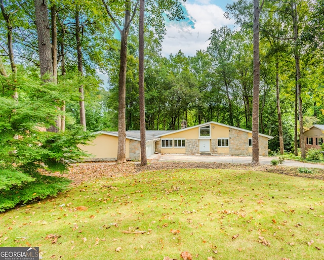 view of front of home with a front yard