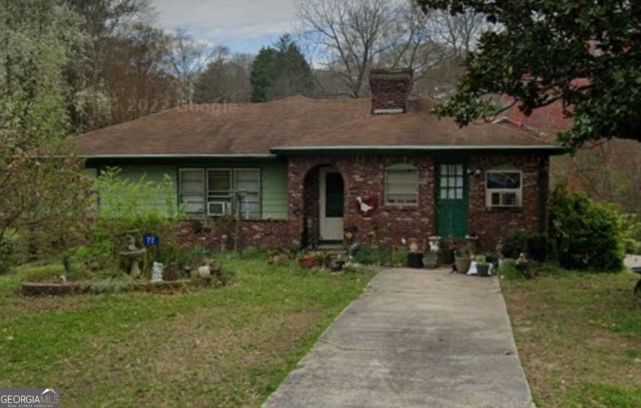 ranch-style house with a front yard