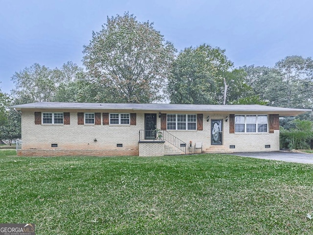 single story home with a front yard