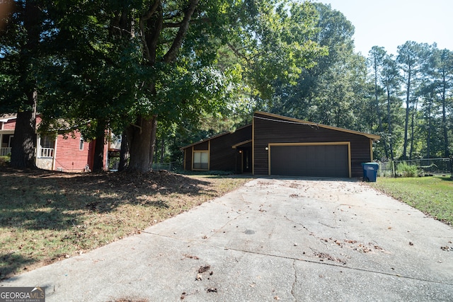 view of front of home featuring a garage and a front lawn