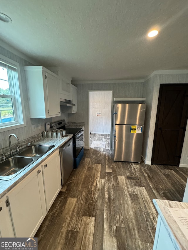 kitchen featuring dark wood-type flooring, stainless steel appliances, sink, and white cabinetry