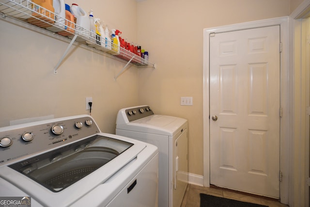 laundry room with tile patterned flooring and washing machine and clothes dryer