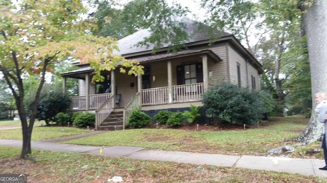 view of front of home featuring a front yard and a porch