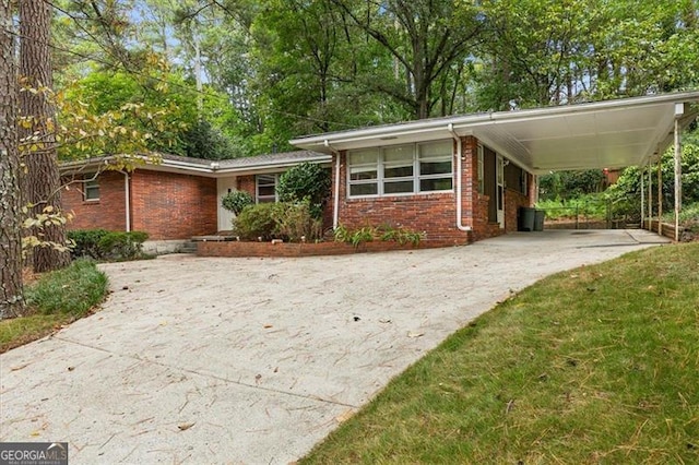 view of front of house with a front yard and a carport