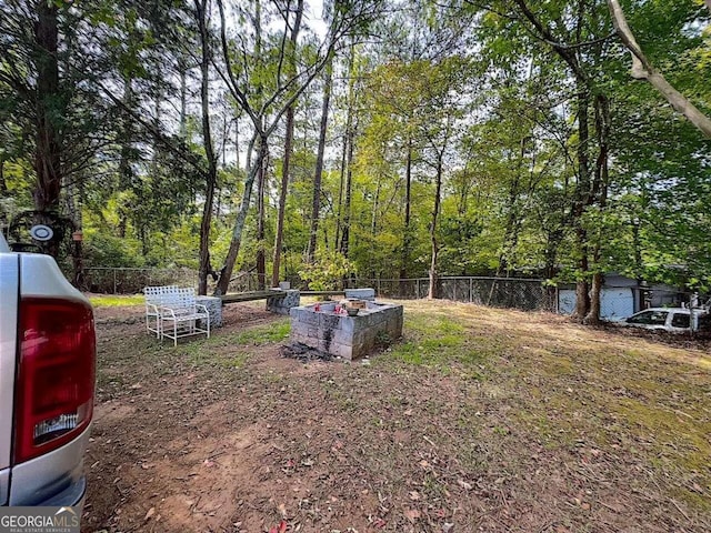 view of yard with an outdoor structure