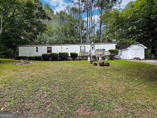 manufactured / mobile home with a shed and a front yard