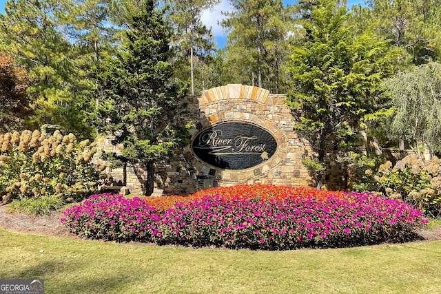 community sign featuring a lawn