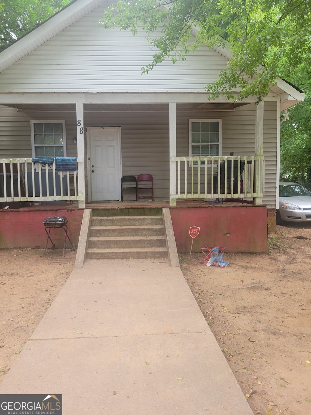 view of exterior entry featuring a porch