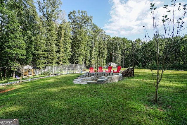 view of yard featuring a fire pit