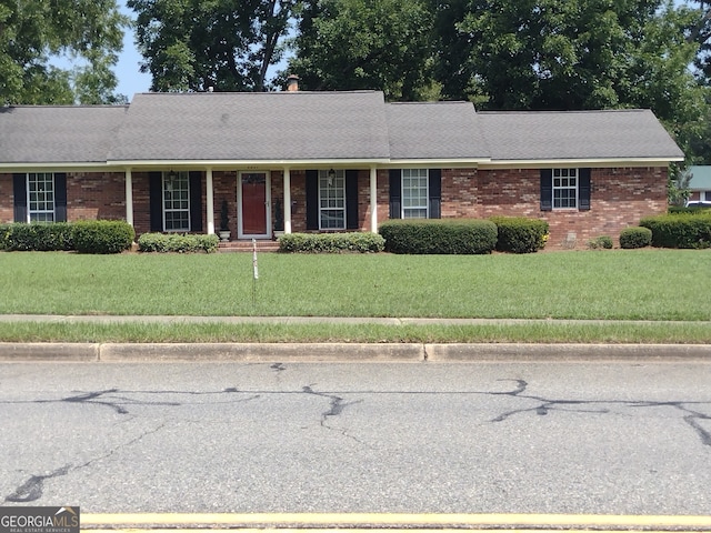 single story home featuring a front lawn