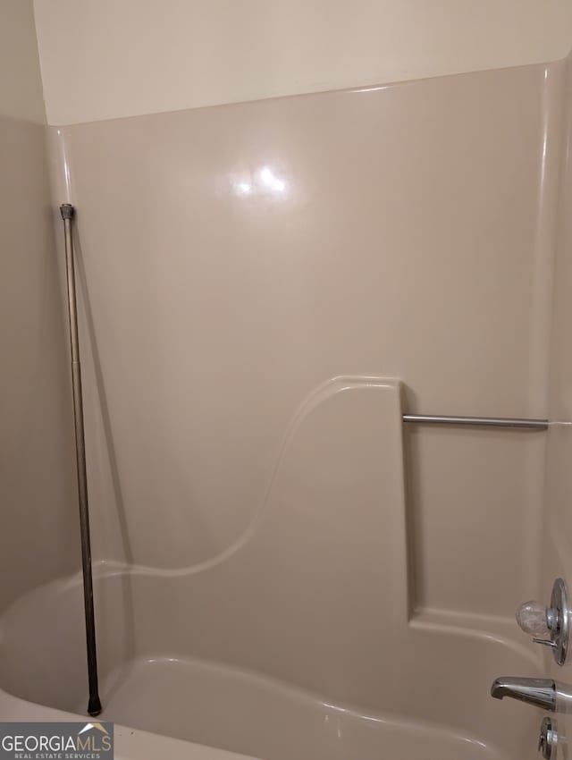 bathroom with shower / washtub combination