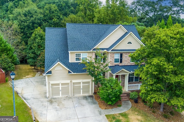 view of front facade featuring a garage and a front yard