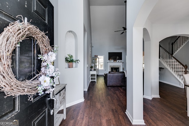 foyer entrance featuring dark wood-type flooring and ceiling fan