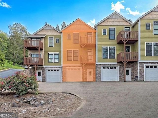 view of front facade featuring a garage and a balcony