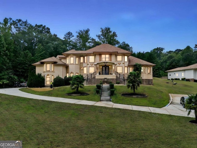 view of front facade with a front lawn