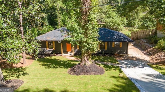 view of front of property with a front lawn