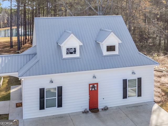 view of front of property with a patio