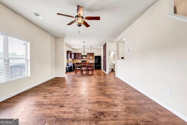 dining space featuring an inviting chandelier, light hardwood / wood-style flooring, and sink