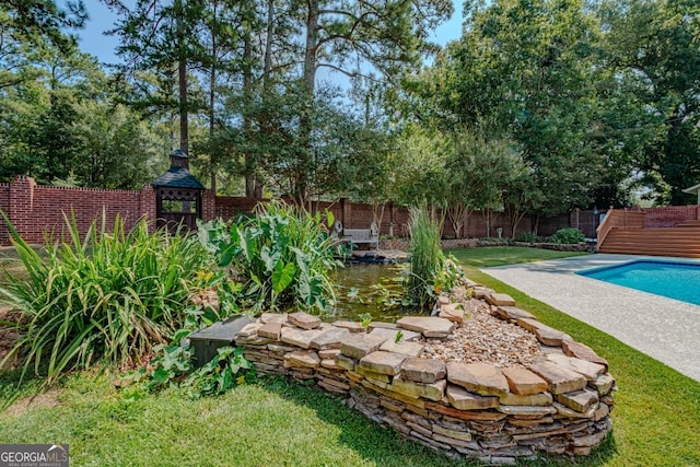 view of yard with a fenced in pool