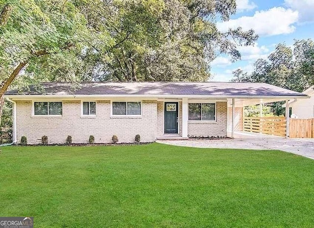 ranch-style home with a front yard