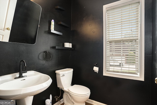 bathroom featuring toilet and sink