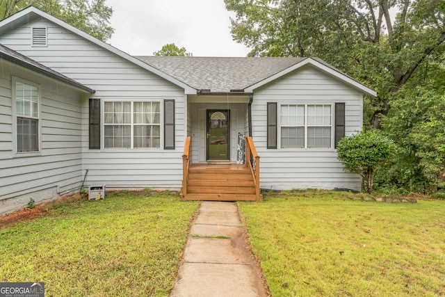 view of front facade featuring a front yard