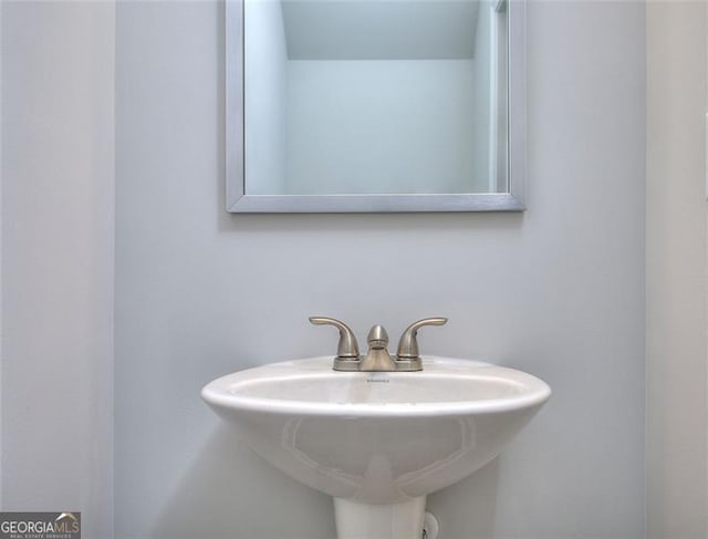 bathroom featuring sink