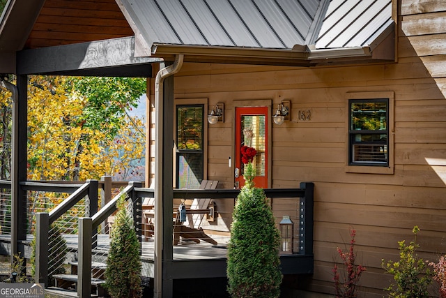 property entrance featuring covered porch