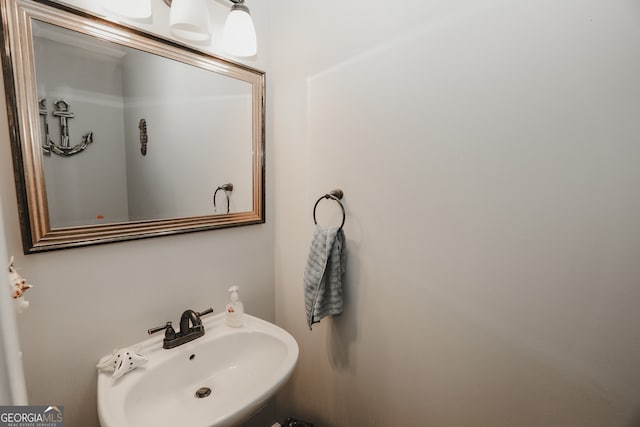 bathroom featuring sink