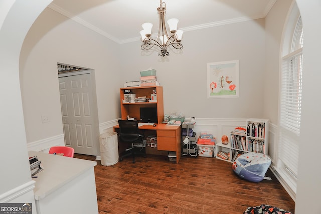 office area featuring wood finished floors, an inviting chandelier, crown molding, and wainscoting