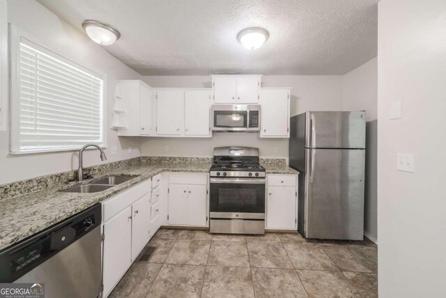 kitchen featuring a sink, visible vents, appliances with stainless steel finishes, and white cabinetry