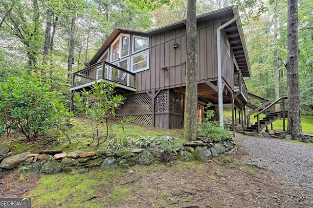 view of front of home featuring a deck