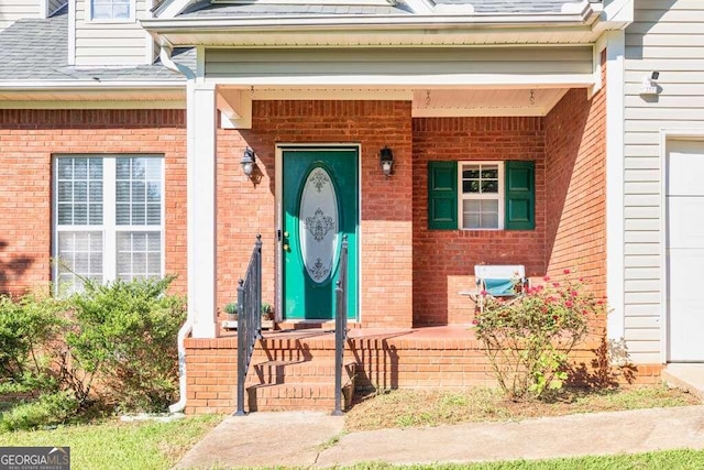 entrance to property featuring covered porch