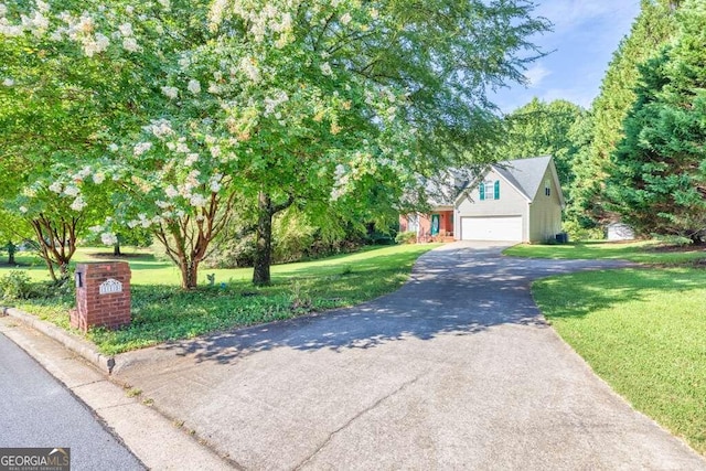 view of front of property featuring a front lawn and a garage