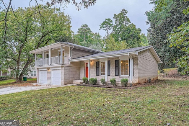 view of front of house featuring a garage, a porch, and a front yard