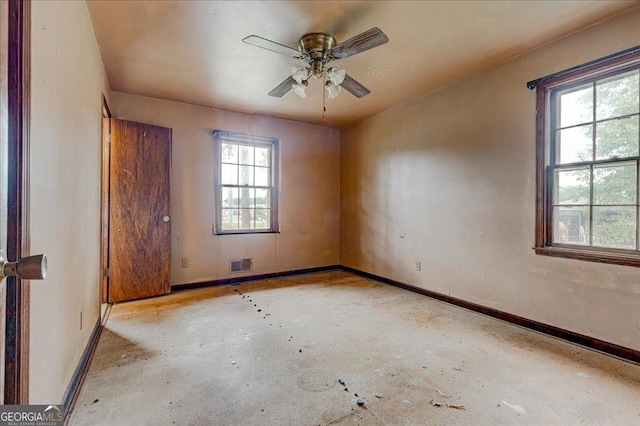 empty room with ceiling fan