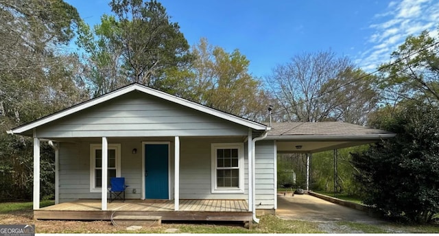 view of front facade featuring a porch and a carport