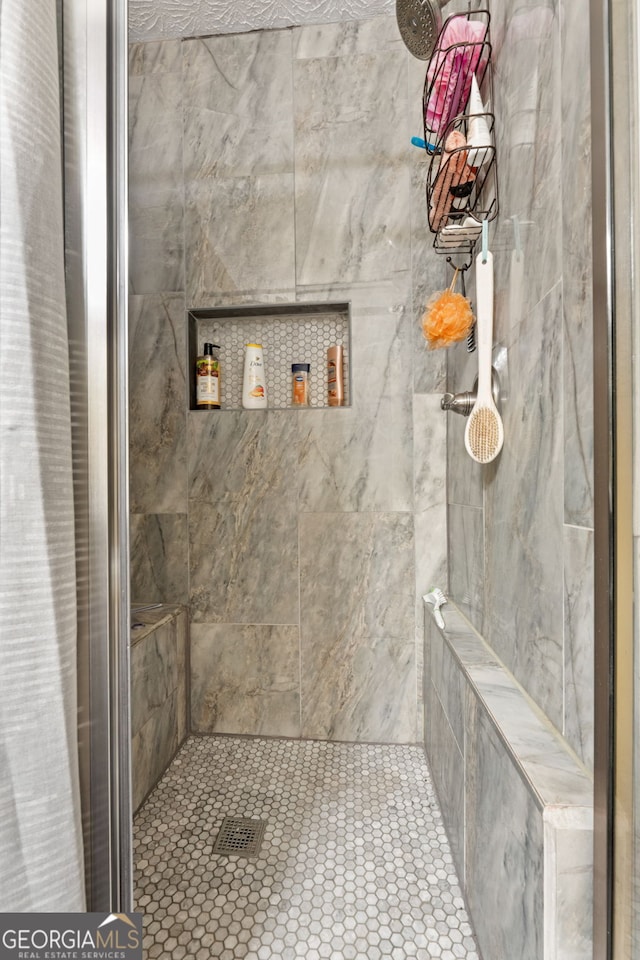 bathroom featuring a tile shower