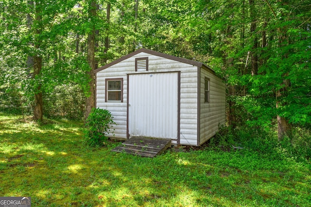 view of outdoor structure featuring a yard