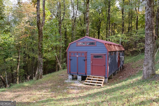 view of outbuilding