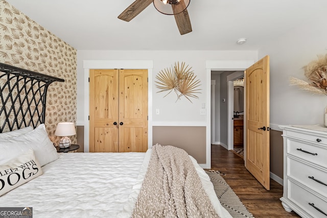 bedroom with dark hardwood / wood-style floors, ceiling fan, and a closet