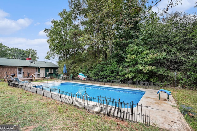 view of swimming pool featuring a patio