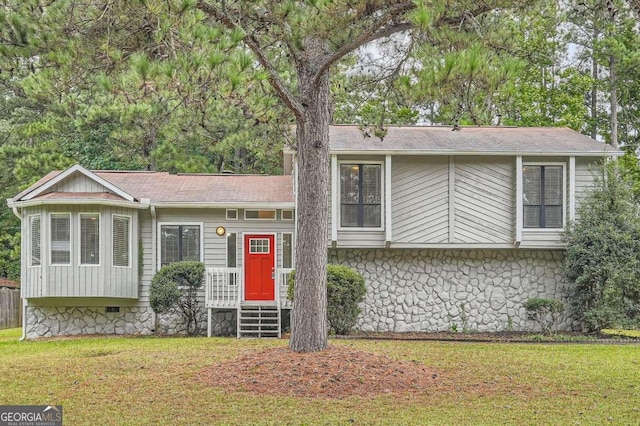 view of front of home with a front lawn